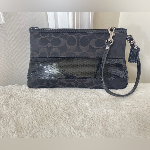 Coach large sequin wristlet EUC - Picture 3 of 11